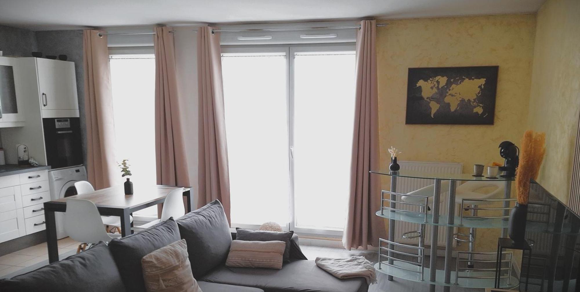 Cosy Appart - Balcon, Parking, Spacieux T2 - Proche Eurexpo Stade Saint-Priest  Exterior photo